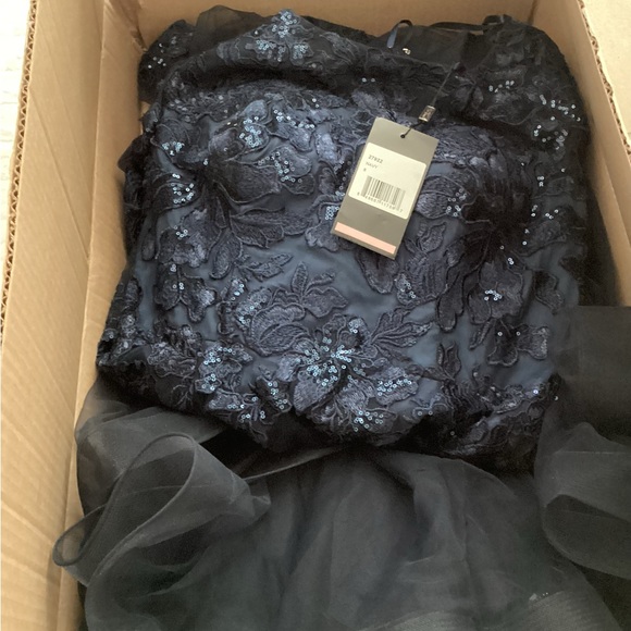 NWT navy Sequin/lace evening gown - Picture 4 of 6